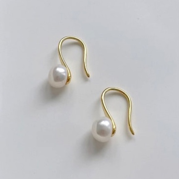 Jewelry - Freshwater Pearl Hook Earrings